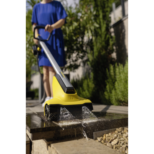 Щіткова машина Karcher PCL 3-18 акумуляторна 18В щітка 30см подача води 3.7кг без АКБ та ЗП