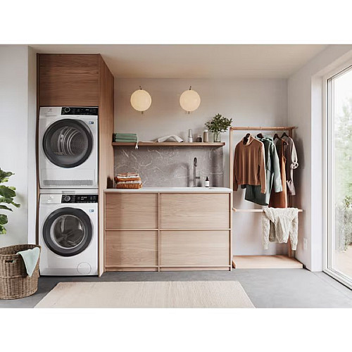 Комплект монтажний Electrolux для з'єднання пральної машини з сушильною машиною, висувна полиця, білий