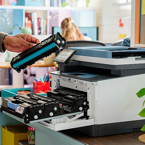 Багатофункціональний пристрій А4 кол. HP Color LaserJet Pro MFP 3303fdn