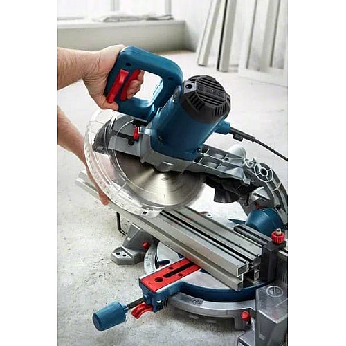 Пила торцовочная Bosch Professional GCM 216 1300Вт диск 216мм 10.1кг