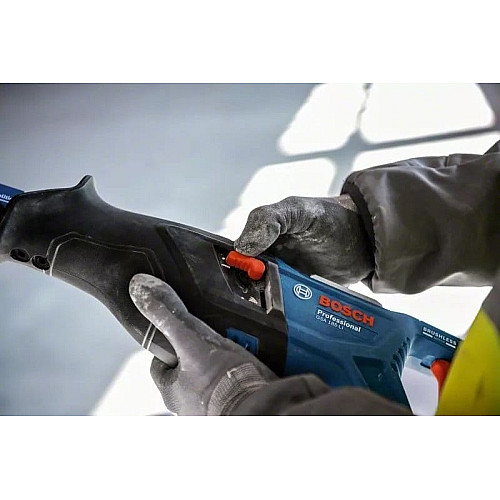 Пила сабельная аккумуляторная Bosch Professional GSA 185-LI 18В пропил 230мм ход 28мм 3.2кг без АКБ и ЗП