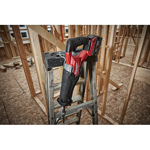 Пила сабельная аккумуляторная Milwaukee M18 FUEL ONE-KEY 18В пропил 300мм ход 32мм 3.8кг без АКБ и ЗП