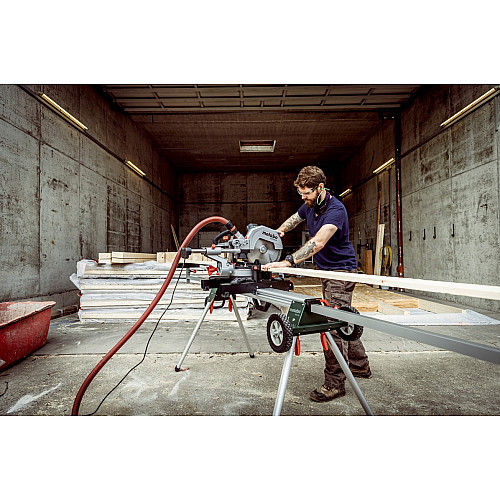 Пила торцювальна Metabo KGS 305M з протяжкою 1600Вт диск 305мм 18.6кг