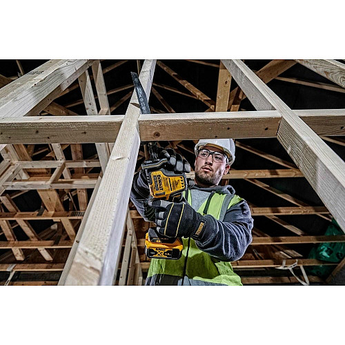 Пила шабельна акумуляторна DeWalt XR Li-lon 18В пропил 90мм 0-2800ход/хв 16мм кейс 1.43кг без АКБ та ЗП