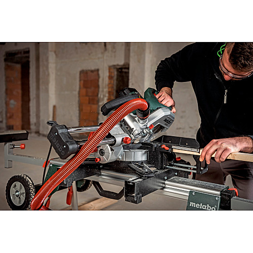 Пила торцювальна Metabo KGS 216M з протяжкою 1200Вт диск 215мм 13.4кг