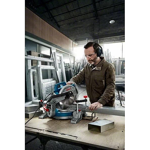Пила торцовочная Bosch Professional GCM 216 1300Вт диск 216мм 10.1кг