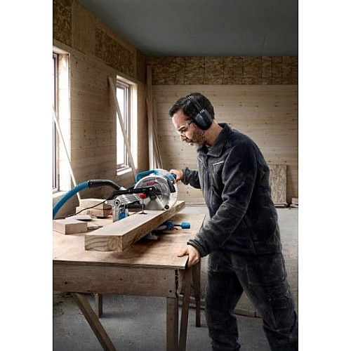 Пила торцовочная Bosch Professional GCM 216 1300Вт диск 216мм 10.1кг
