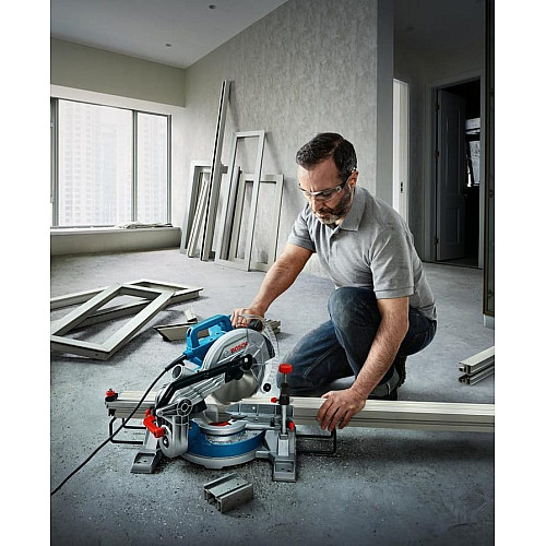 Пила торцовочная Bosch Professional GCM 216 1300Вт диск 216мм 10.1кг