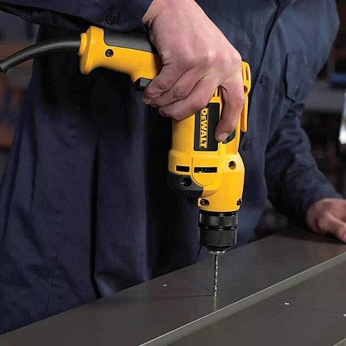 Дриль DeWalt 550Вт 7.9Нм 0-2800об/хв патрон 10мм 1.34кг