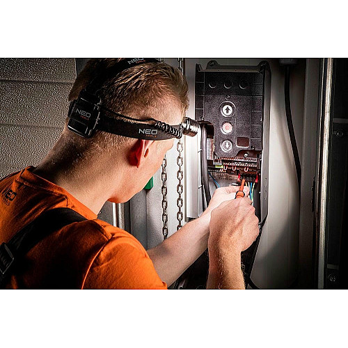 Фонарь налобный на батарейках Neo Tools, AAAх3, 250лм, 3Вт, 3 функции освещения, зум