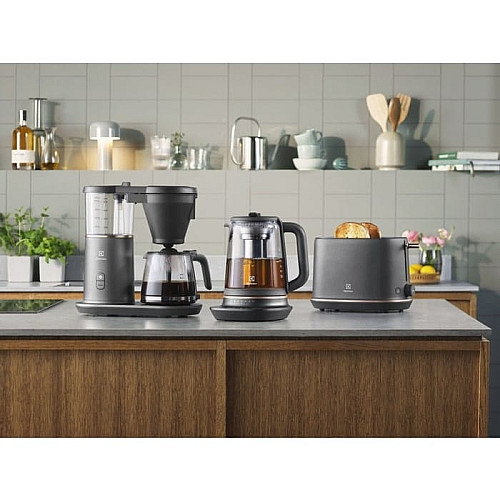 Электрочайник Electrolux 1.7л, Strix, металл, поддержка температуры, черный матовый