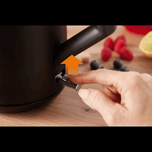 Електрочайник Gorenje 1.7л, Strix контроль, чорний матовий
