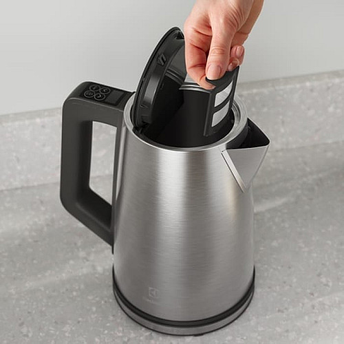 Электрочайник Electrolux 1.7л, Strix, дисплей, металл, поддержка температуры, нерж. сталь