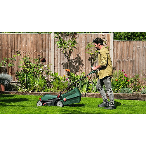 Газонокосилка сетевая Bosch UniversalRotak 34-405 1300Вт 34см 40л 27-50мм 11кг