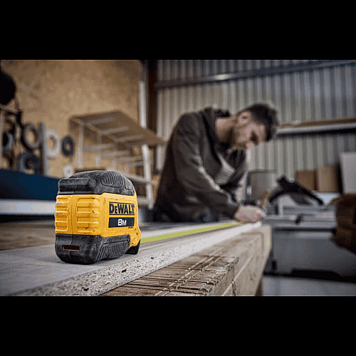 Рулетка DeWALT COMPACT, 8мх28мм, с фиксатором сматывания, АБС-пластик, магнит