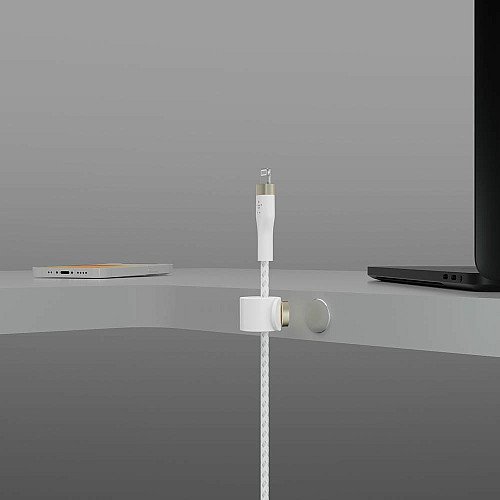 Кабель USB-A > Lightning подзарядка/синхронизация Belkin 1м, плетеный, силиконовый, с ремешком на магните, белый
