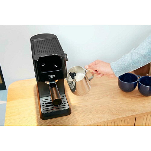 Кофеварка Beko рожковая 1.1л, молотая, ручной капучинатор, подогрев чашек, авторецептов - 2, дисплей, черный