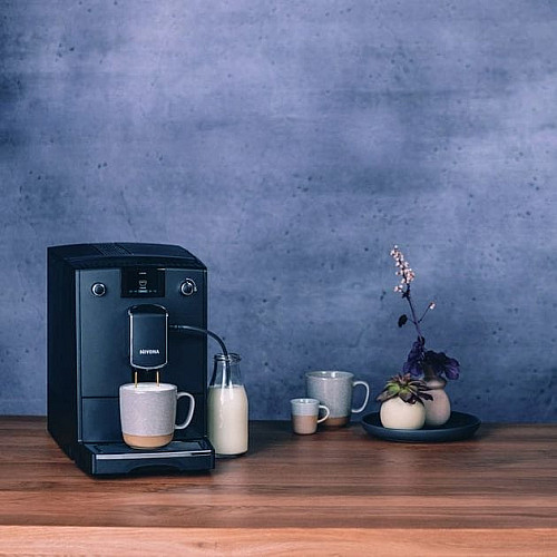 Кофемашина Nivona CafeRomatica 2.2л, зерно+молотая, автомат.капучинатор, авторецептов - 5, черный