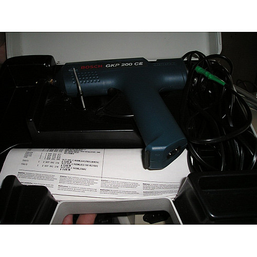 Пістолет клейовий Bosch Professional GKP 200 CE 500Вт стрижні 11мм 0.4кг подача 30г/хв