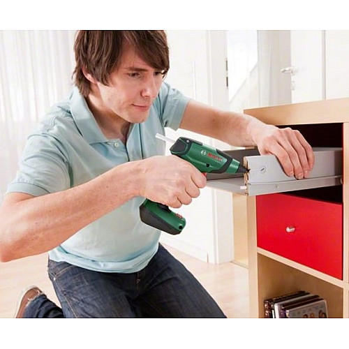 Пистолет клеевой аккумуляторный Bosch Bosch PKP 3.6LI 3.6В 1.5А·час стержни 7мм 170° 0.3кг подача 20г/мин