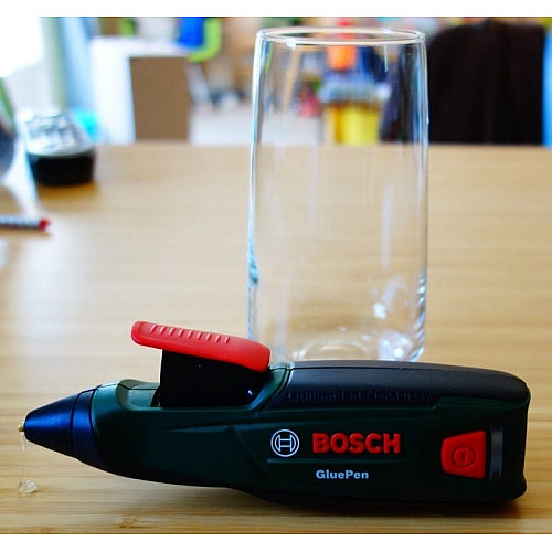 Пистолет клеевой аккумуляторный Bosch GluePen 3.6В 1.5А·час стержни 7мм подача 2г/мин 170° 0.14кг