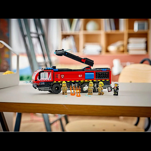 Конструктор LEGO City Пожарный грузовик в аэропорту
