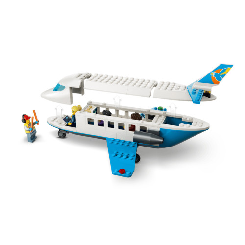 Конструктор LEGO City Пасажирський літак