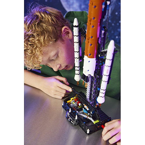 Конструктор LEGO Technic Ракета с системой космического запуска NASA Artemis