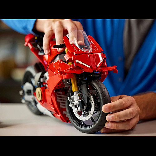Конструктор LEGO Technic Мотоцикл Ducati Panigale V4 S