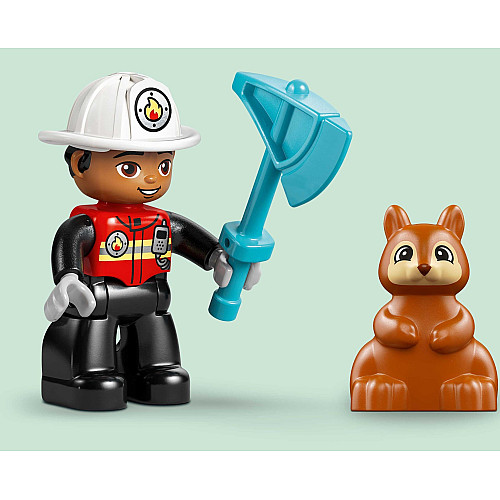 Конструктор LEGO DUPLO Town Пожарная машина со шлангом и пожарным