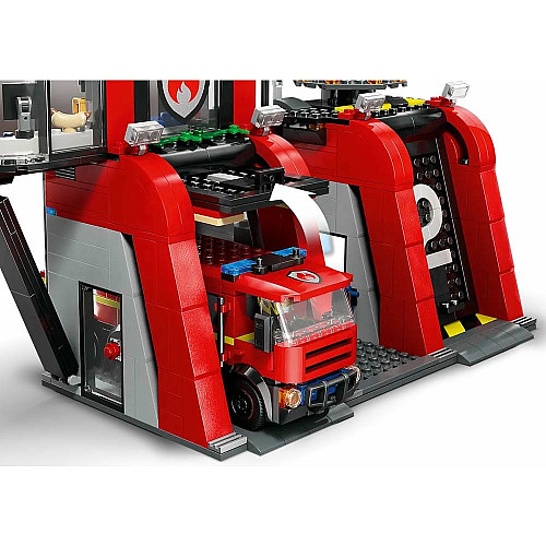 Конструктор LEGO City Пожарное депо с пожарной машиной