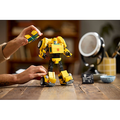 Конструктор LEGO Icons Трансформери. Бамблбі