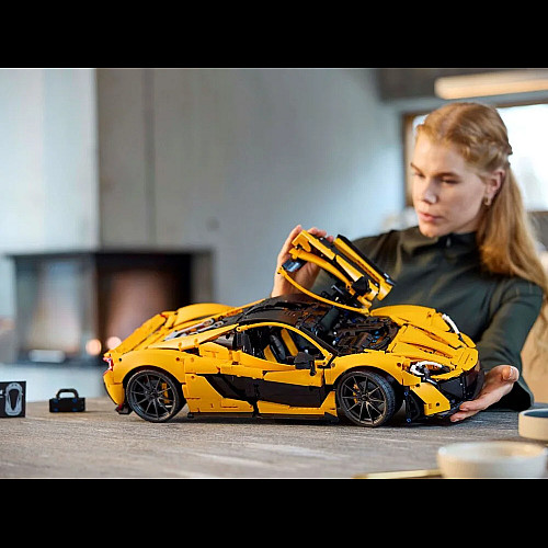 Конструктор LEGO Technic McLaren P1