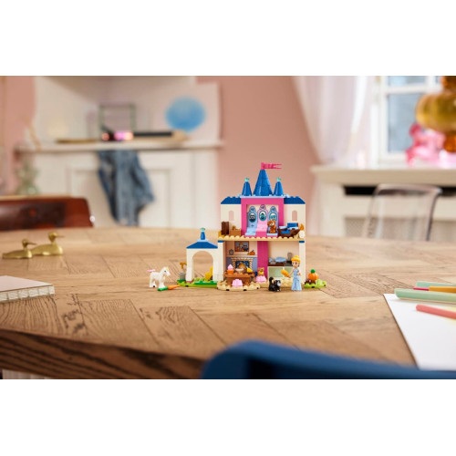 Конструктор LEGO Disney Princess Замок Попелюшки та її друзів-тварин