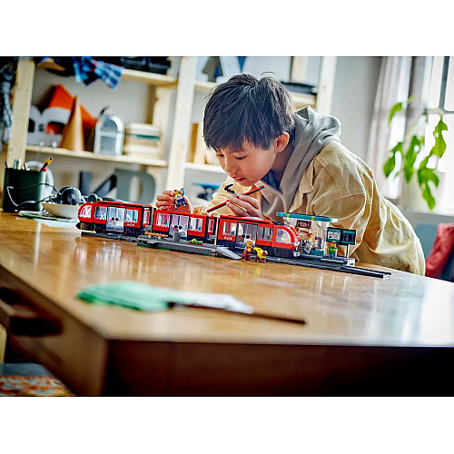 Конструктор LEGO City Трамвай і вокзал у центрі міста