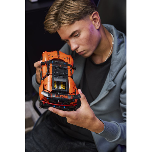 Конструктор LEGO Technic Гіперкар Bugatti Chiron Pur Sport