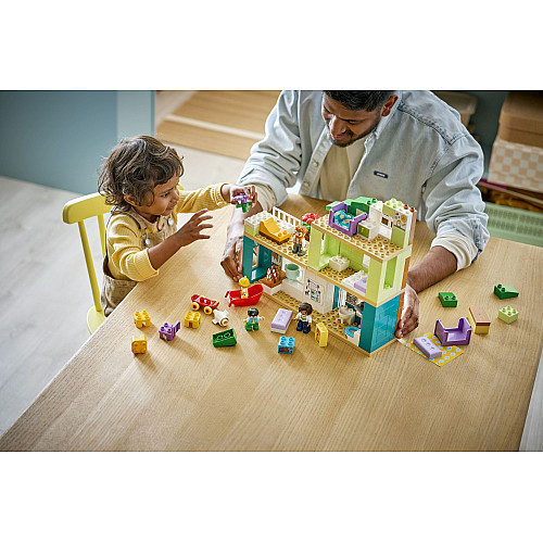 Конструктор LEGO DUPLO Town Современное семейное здание с фигурками