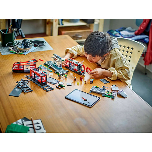 Конструктор LEGO City Трамвай і вокзал у центрі міста