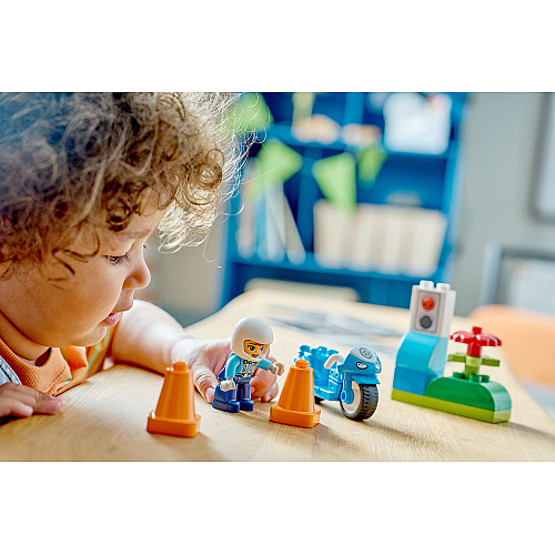 Конструктор LEGO DUPLO Town Синій поліцейський мотоцикл