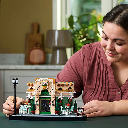 Конструктор LEGO Icons Французское кафе