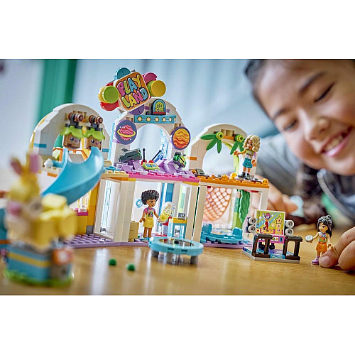 Конструктор LEGO Friends Веселий критий ігровий майданчик
