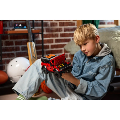Конструктор LEGO Technic Позашляховик Ford Bronco