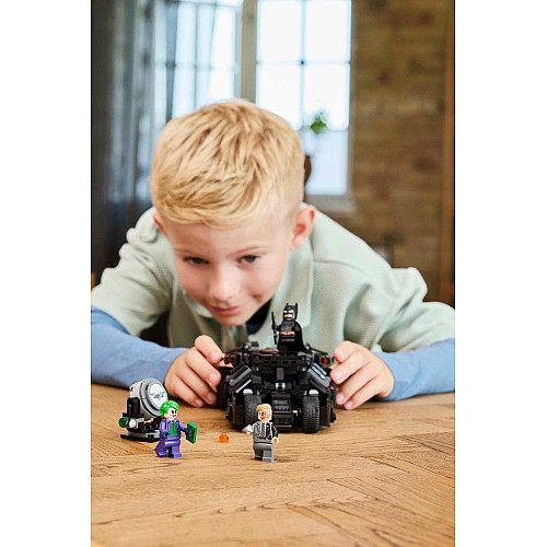 Конструктор LEGO Super Heroes Бэтмен Тумблер против Двуликого и Джокера