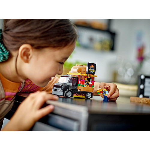 Конструктор LEGO City Вантажівка з гамбургерами