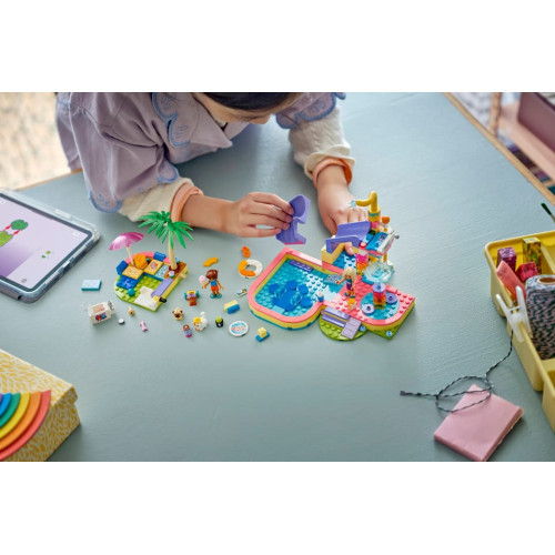 Конструктор LEGO Friends Веселий день в аквапарку