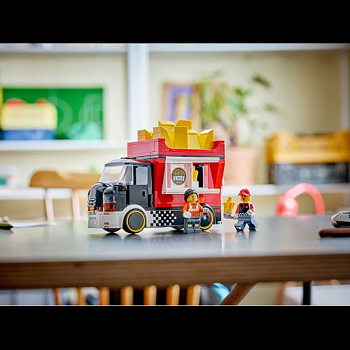Конструктор LEGO City Вантажівка з картоплею фрі