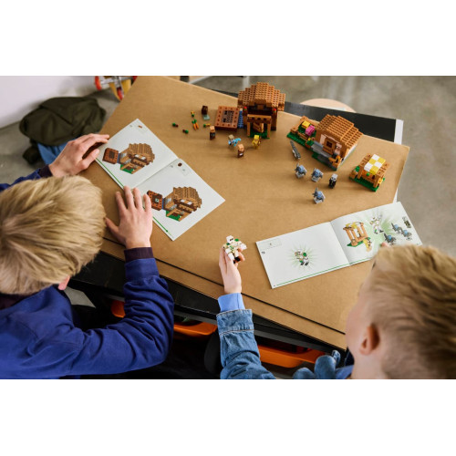Конструктор LEGO Minecraft Напад викликача на село