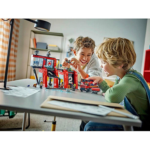 Конструктор LEGO City Пожарное депо с пожарной машиной