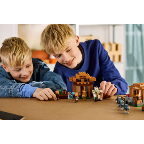 Конструктор LEGO Minecraft Напад викликача на село