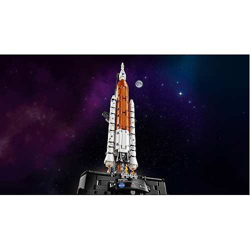 Конструктор LEGO Technic Ракета с системой космического запуска NASA Artemis